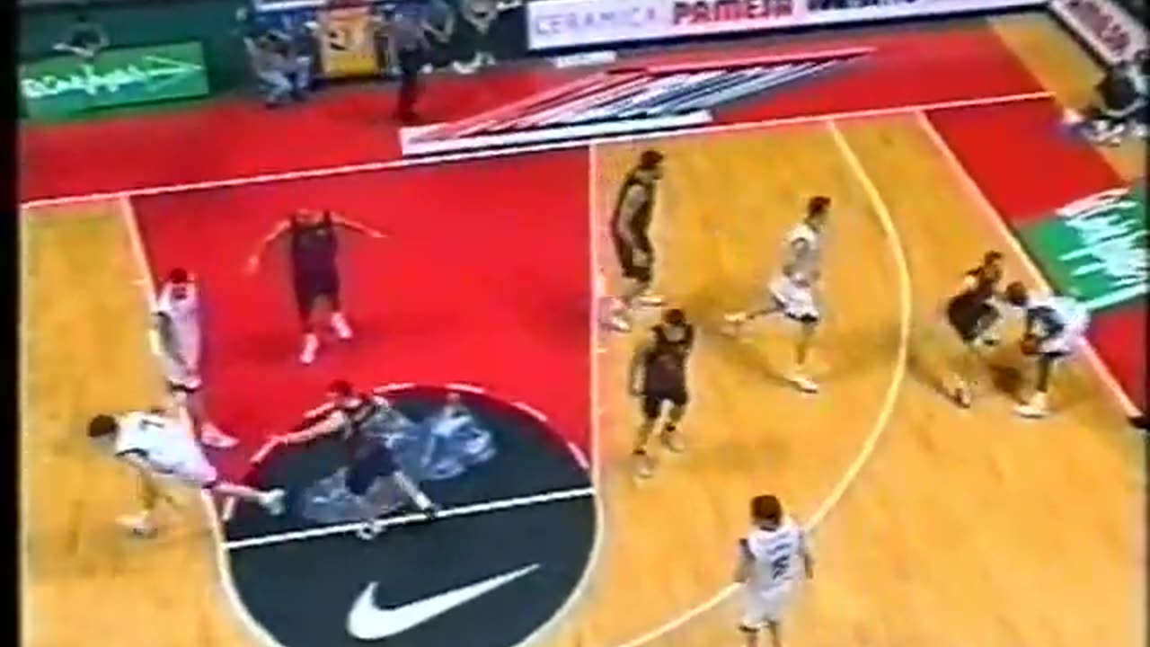 Tau Cerámica vs Barcelona FINAL COPA DEL REY02 (17 de Febrero, 2002)