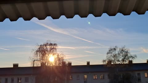 Förgiftningen pågår. Utsläpp från Chemtrailsflyg. Örebro 21 Dec. 2025