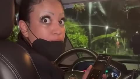 Conductora de Uber amenaza con pistola a pasajera en Miami
