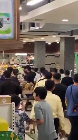 Indonesian Locals Beat African illegal invader who was trashing supermarket
