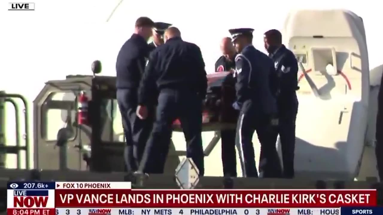🚨 NOW: Charlie Kirk’s casket has just been offloaded from Air Force Two
