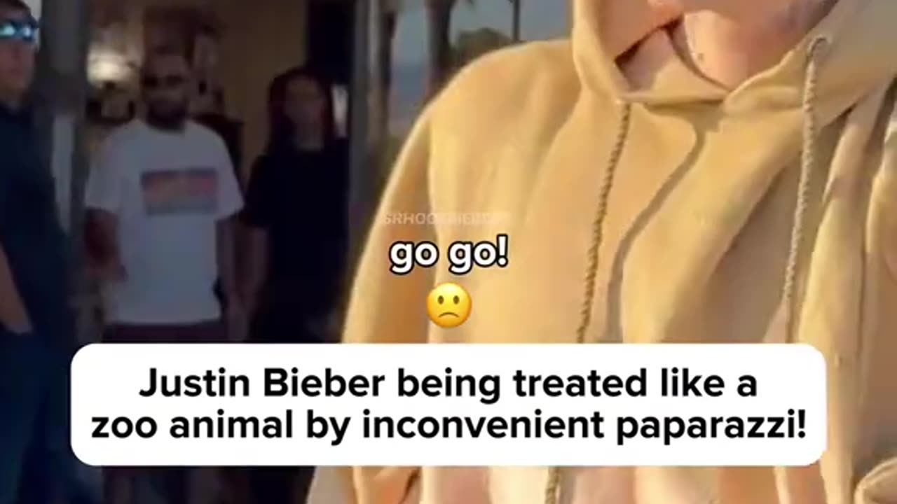 JUSTIN BIEBER TELLS PAPARAZZI TOGET LOST
