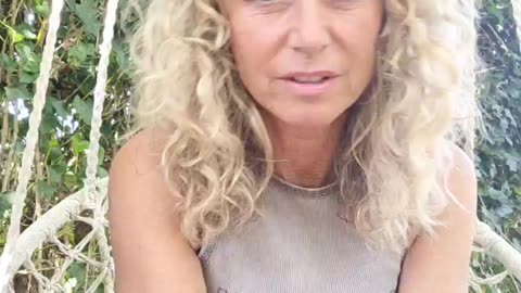 ALICE BOSMAN IS EEN WARE NEDERLANDSE VOLKSHELDIN, ZIJ STOND OP VOOR JOOST KNEVEL EN AL HAAR MEDELANDERS!