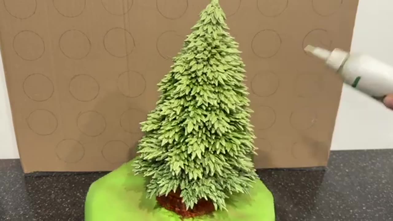 Изготовление шикарной ёлочки с начинкой и милейшего гномика из зефира