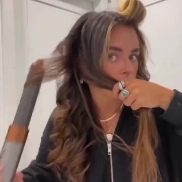 The latest 5-in-1 professional styler