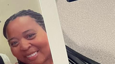 Jamal Roberts’ Lighthearted Desk Photo Wins Over Fans
