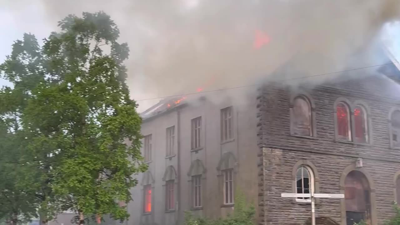 Pakistanis burn Church