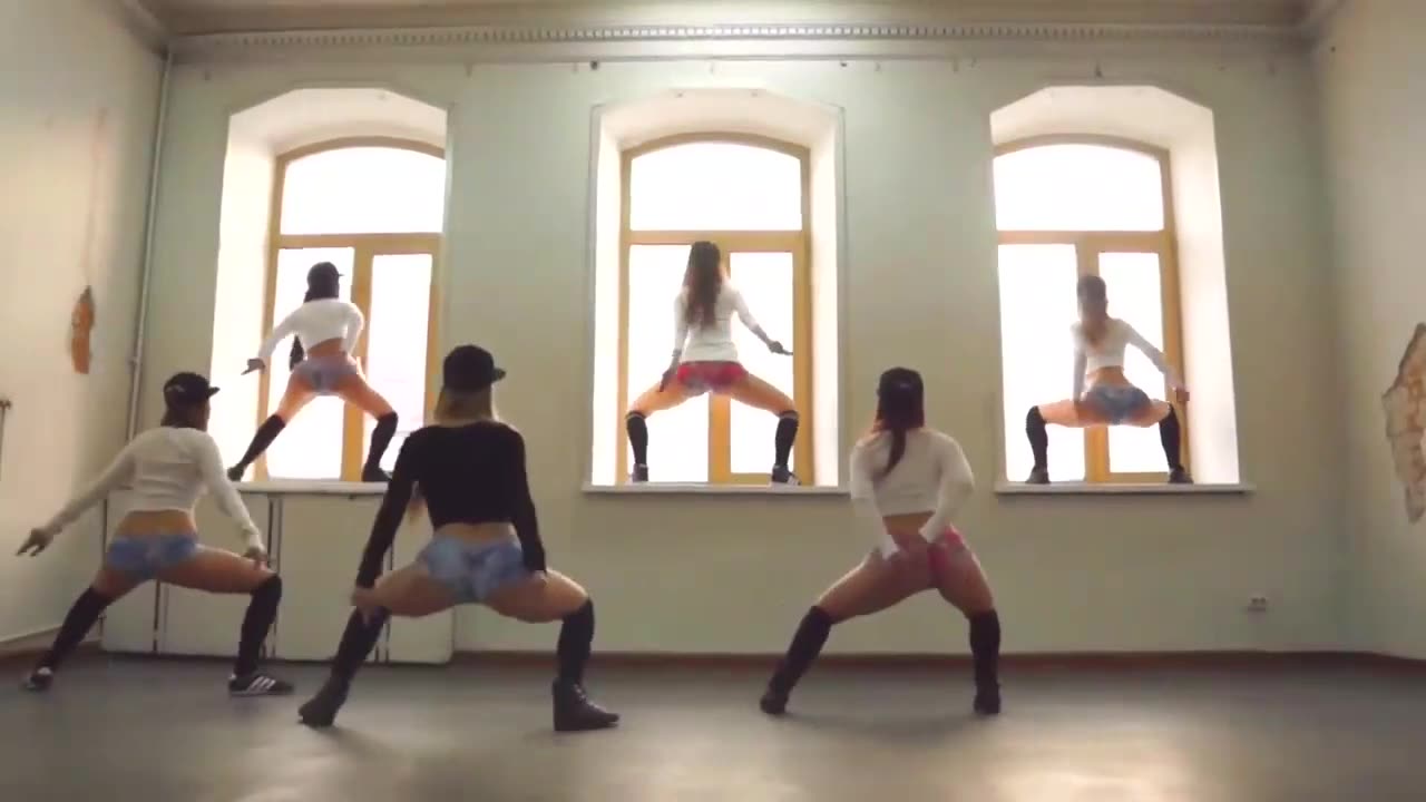 Sexy Booty Dance Turn Up