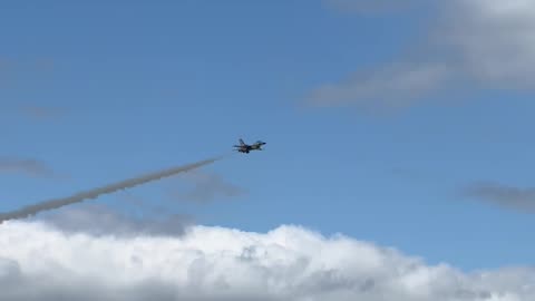 USAF Thunderbirds Perform 4-Way Crossover