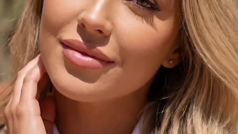 This gold schoolgirl fit goes hard #styleinspo #fashionlook #goldvibes #outfitcheck #boldstyle