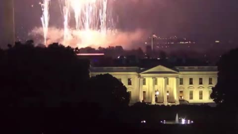 🚨 Watch as time-lapse captures spectacular 19 minute #firework #Finale #TRUMP #MILITARY #PARADE