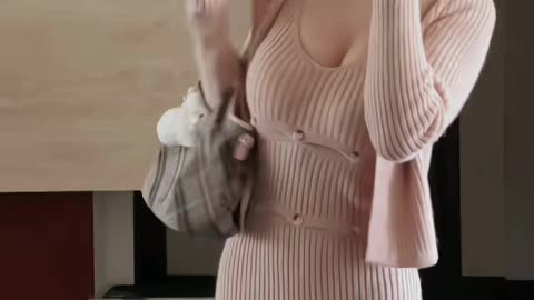 Seductive Snow White Gown Lissome Model Walk | Daily Beauty EP 1610