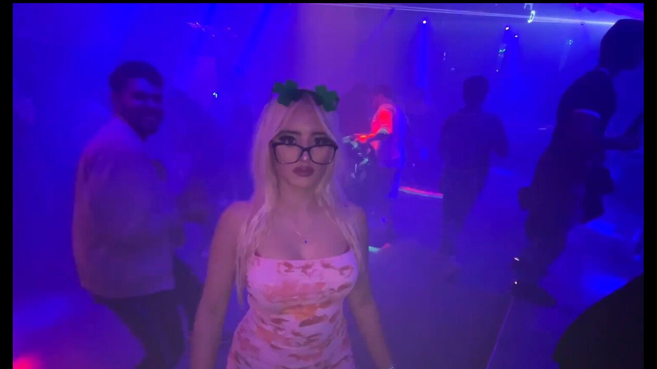 IP2 Stories - Moxie Uncomfortable With Indian Guy! Later Guy Presses & Flips Her Off