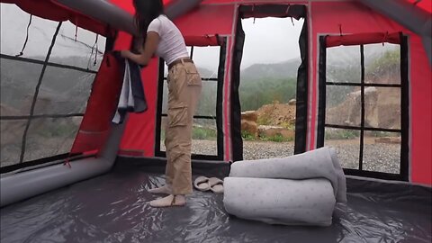 Building a House in the Jungle Using Just an Air Pump – Solo Girl's Incredible Survival Skills