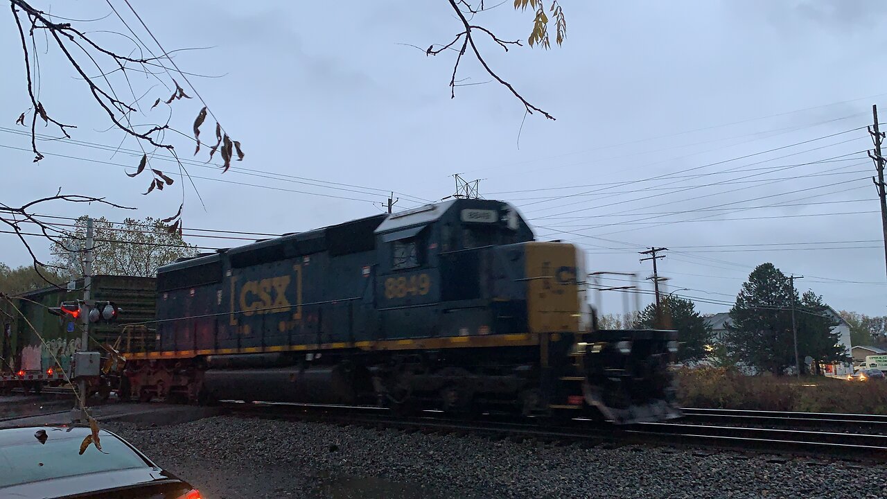 CSX Geep 8849 brings rails West and gives us a horn salute