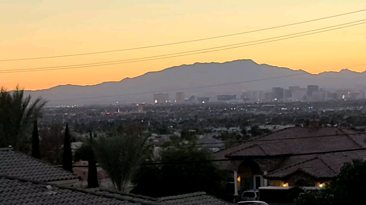 Did you SEE tonights HAZY Las Vegas Sunset? Check THIS out! 10.29.2025 #follow #lasvegas #gaming