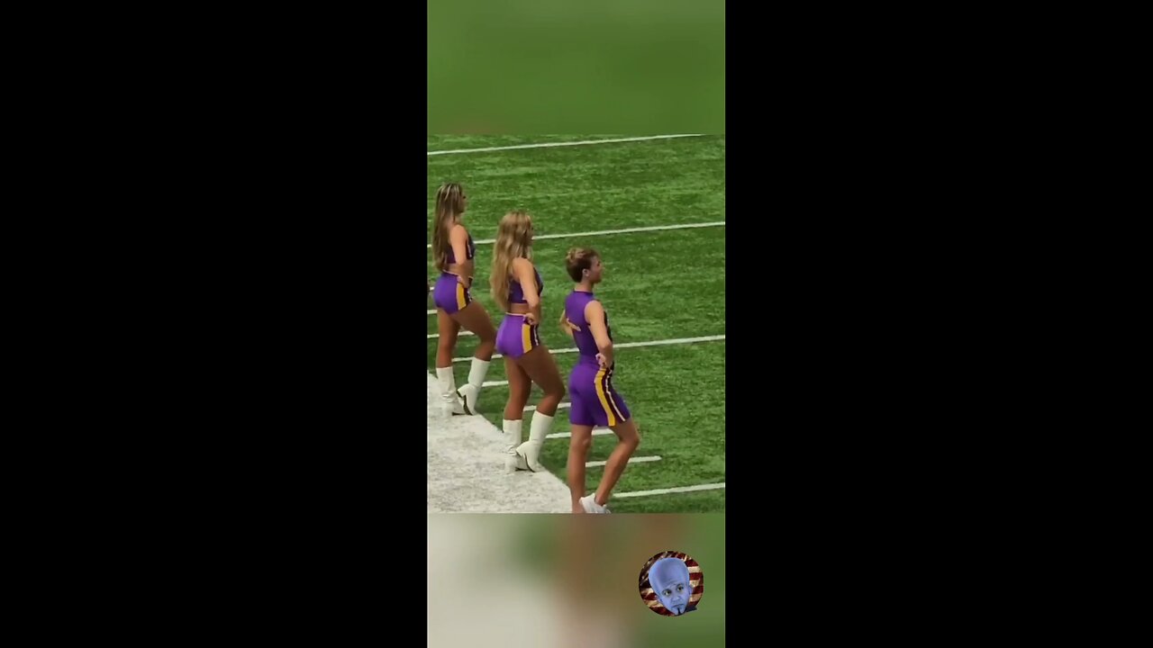 A Real Male Cheerleader!