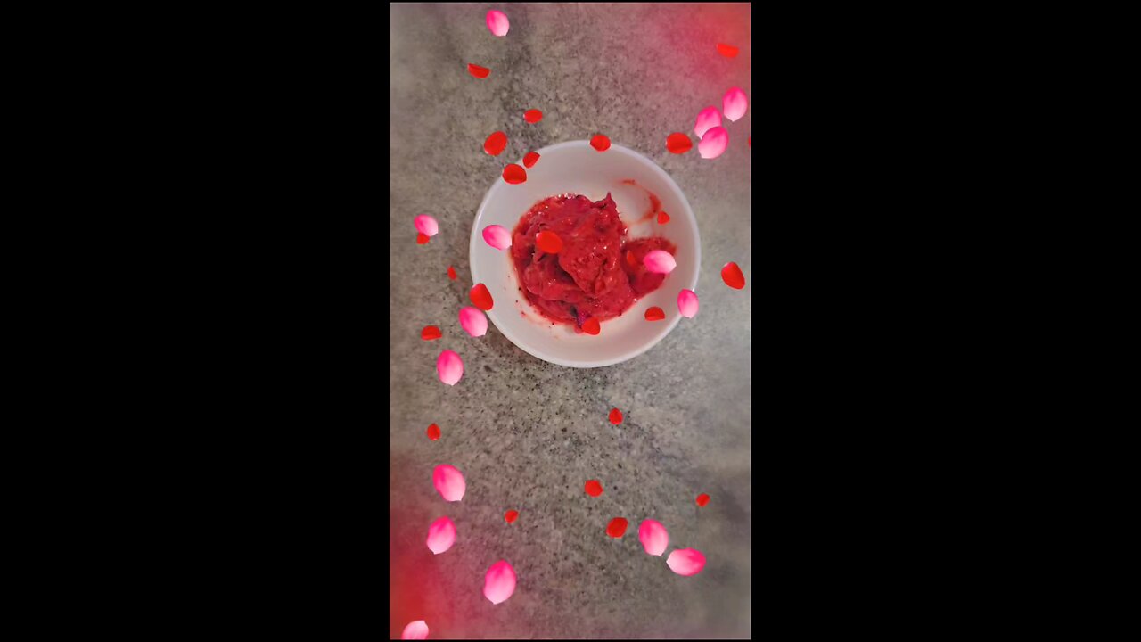 A frozen dairy-free dessert made with sweetened fruit juice or purée .