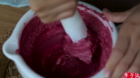 Make Natural Lipstick With Flowers