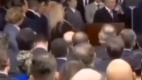 ESCHUCA COMO :A CAMBIO LA VOZ