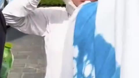 Chinese people's reaction to a woman in a hijab.