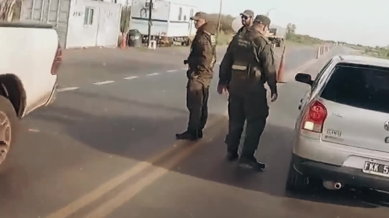 🇦🇷 Llegué a ARGENTINA y los GENDARMES 👮 me dan La BIENVENIDA ASÍ #5 #shorts