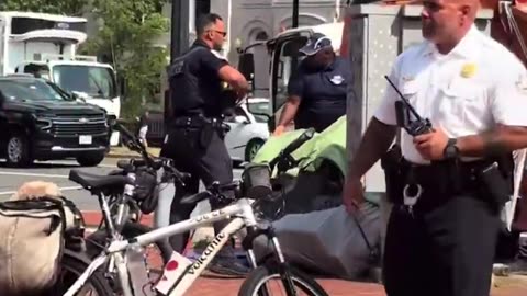 Breaking⛔️Tents where homeless people were living are taken down and thrown in garbage trucks
			