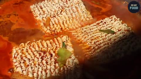 Endless Orders! Incredible Spicy Chicken Soup Everyone Is Lining Up For | Korean Street Food