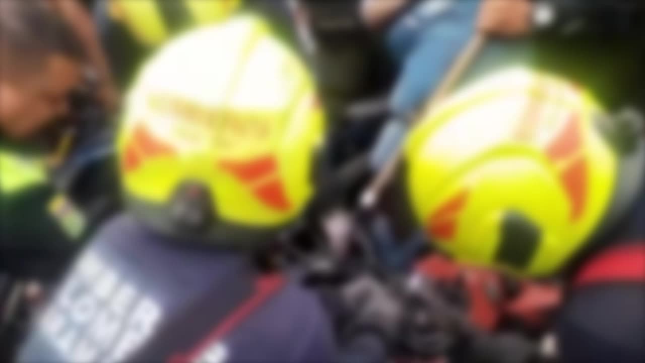 Motocicleta le atrapó la pierna a una mujer con la rueda trasera