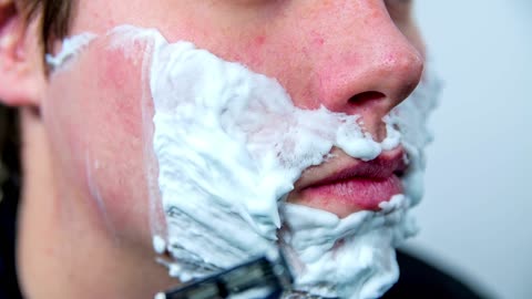 Braun Electric Razor for Men, Waterproof Foil Shaver, Wet & Dry Shave, with Portable Charging Case