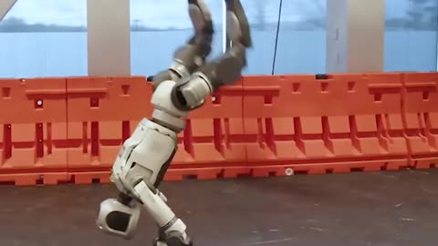 Boston Dynamics muestra nuevas hazañas de agilidad de su robot Atlas