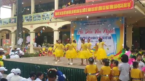 Vietnam’s Folk Dance: Feel the Rhythm and Moves