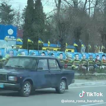 🇷🇺🇺🇦Alley in memory