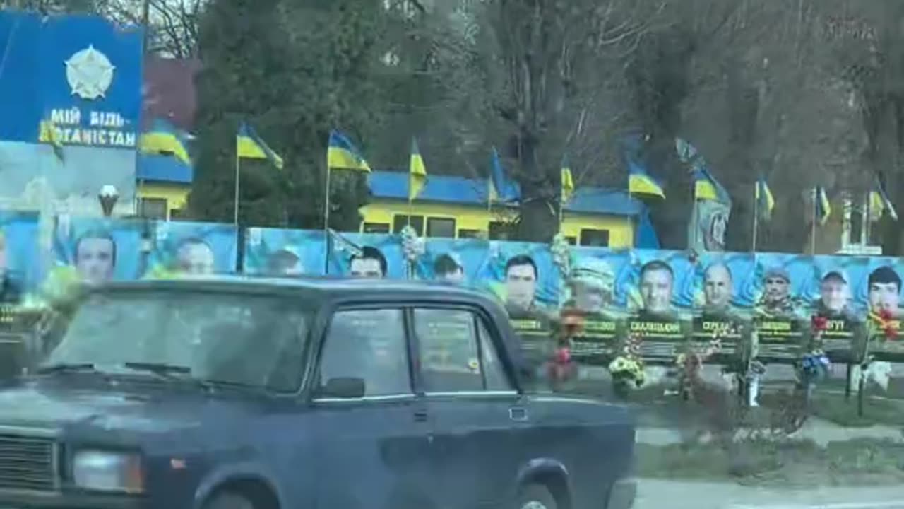 🇷🇺🇺🇦Alley in memory