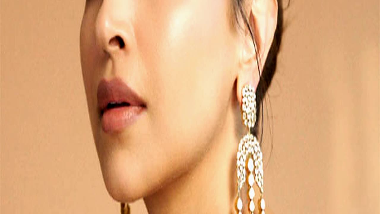 Deepika Padukone Becomes First Indian to Join Holl