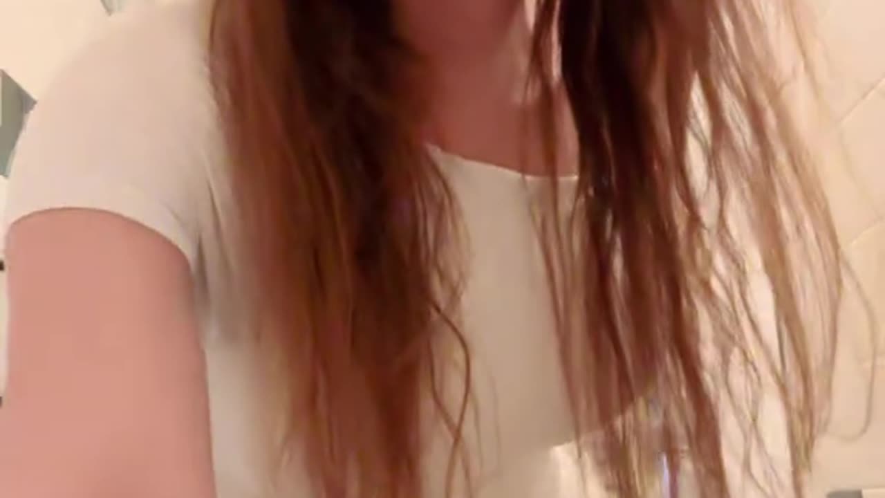 European tgirl is doing it