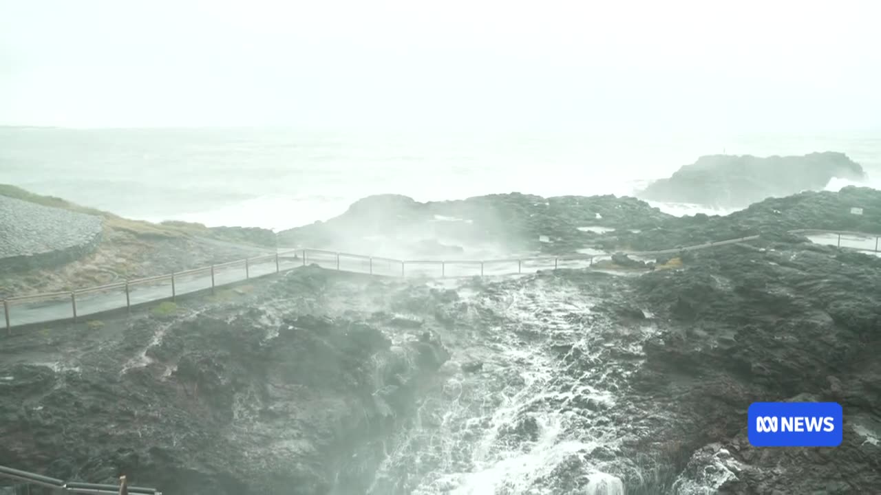 'Second surge' warnings as coastal low brings damaging winds, floods
