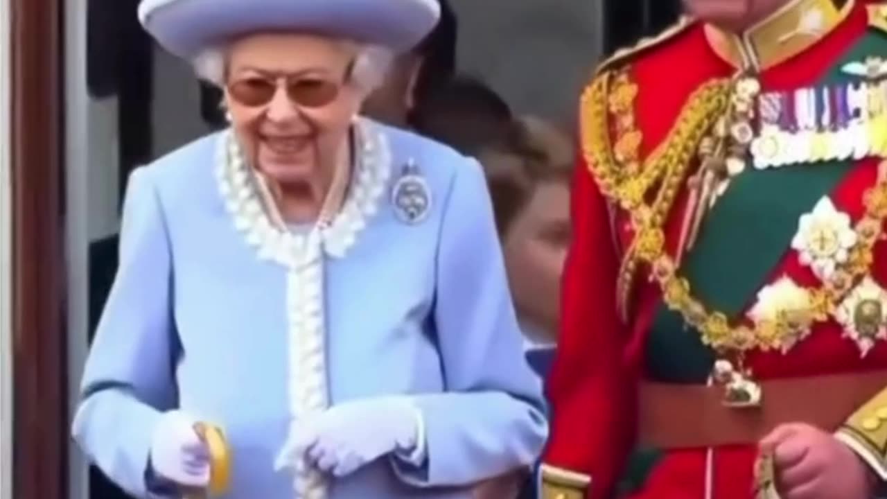 70 years of Queen Elizabeth II in two balcony moments