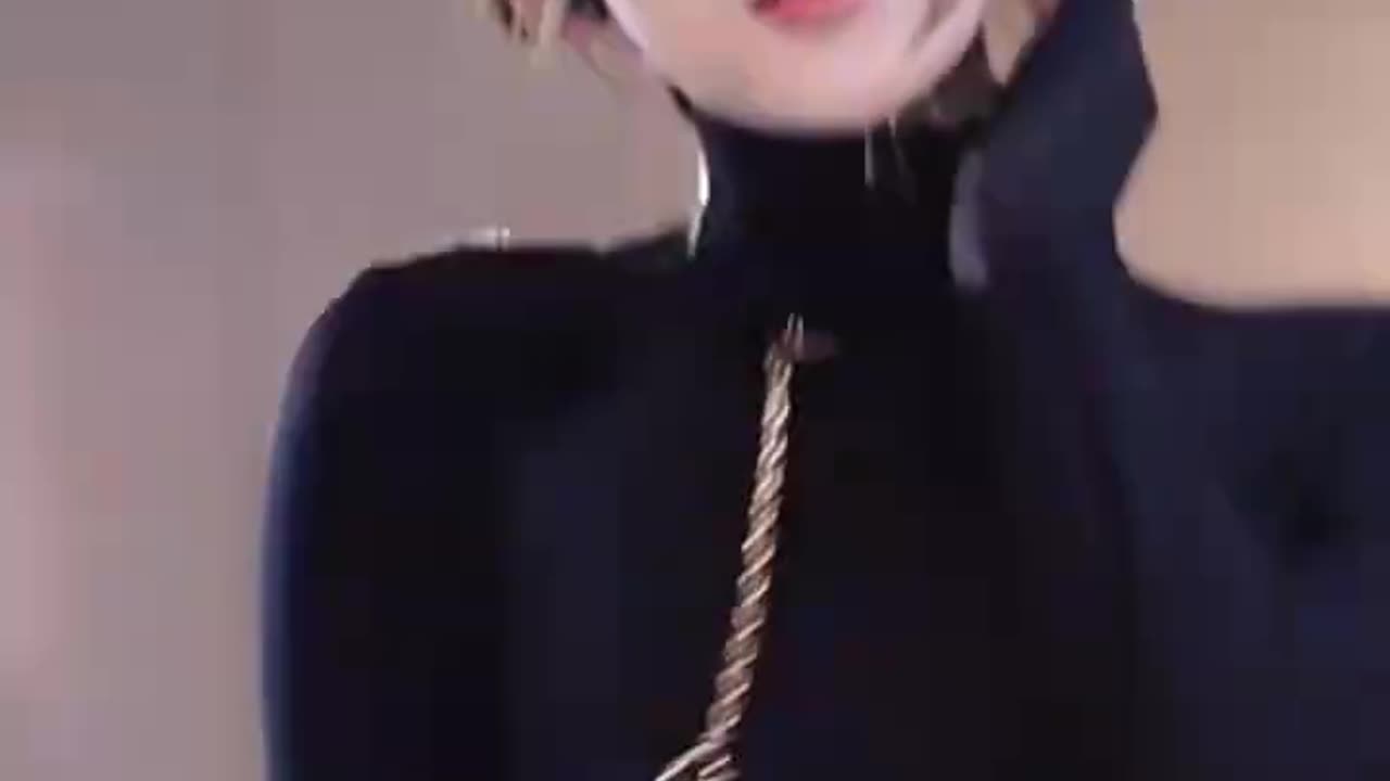 TikTok Hot Dance in Tight Jeans