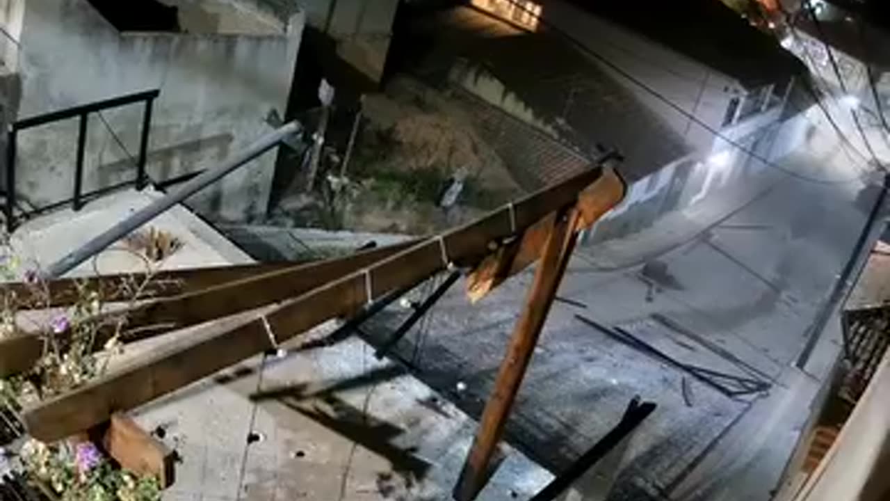 🚨 Truck Out of Control! | From Highway to Narrow Streets