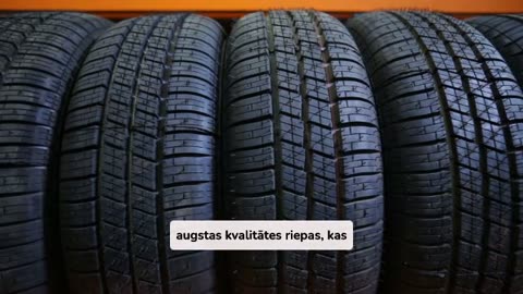 Saņemt Palielinājusi Automobile Vadītāja Mājīgumu un Nodarbojas Ar Gar Ar Piemērotu Riepas