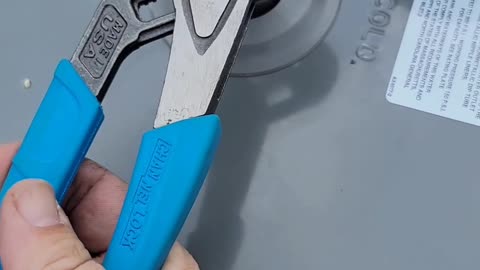 Plumbing Fittings vs Channellock Speed Grip V-Jaw