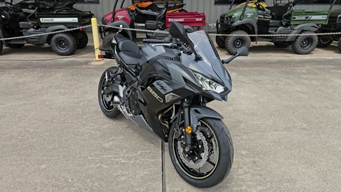 2024 NINJA 650 ABS IN GREY WALK-AROUND