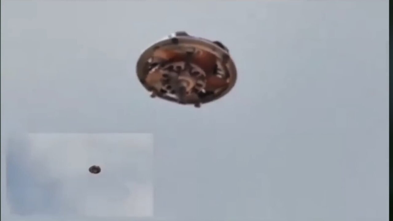 Saucer-shaped UFO on Video