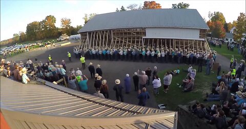 Astonishing video shows 800 Amish men in Ohio lifting and carrying a barn 200 feet.