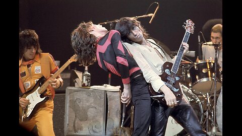 Start Me Up ~ The Rolling Stones ( Live )