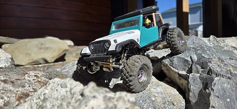 SCX24 Wrangler on the rocks, SHINY TREAL!