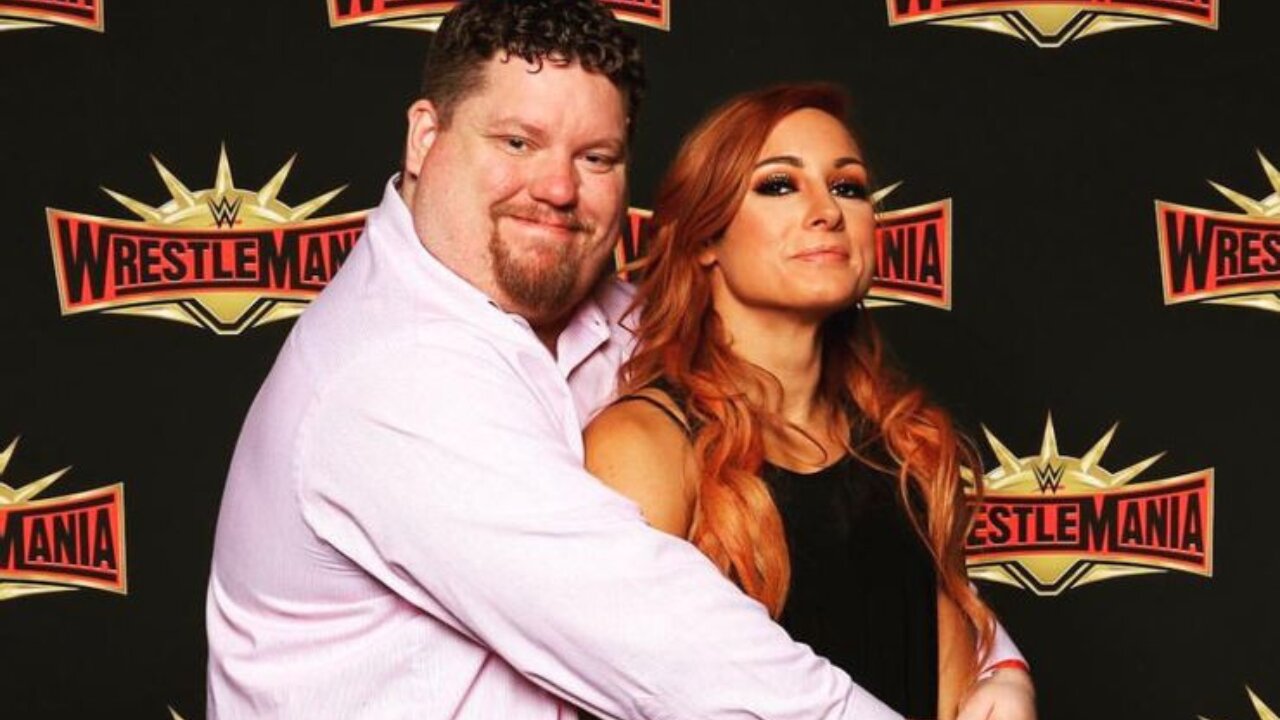 Wrestling Fans – ACT RIGHT! What You Should NEVER Do Around Wrestlers!