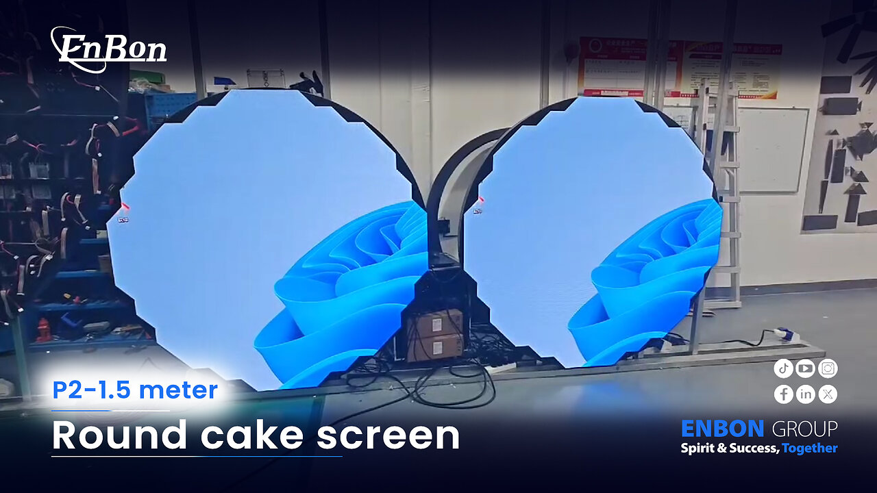 The round screen is brilliantly presented and attracts attention from all directions
