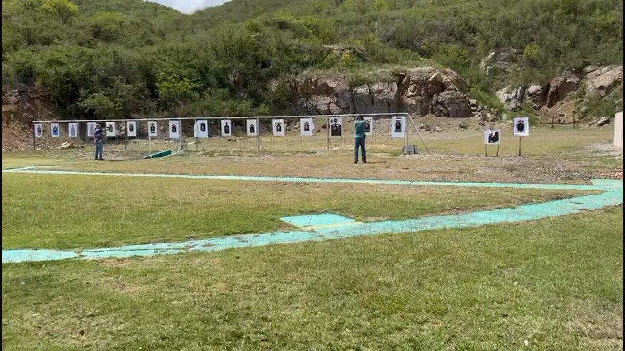 Precisión y Dominio en el Tiro”